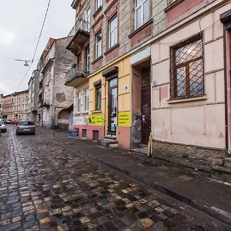 подобово в центрі на вулиця скорика 25 колишня чайковського біля філармонії