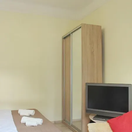 подобово в центрі на вулиця скорика 25 колишня чайковського біля філармонії Apartment