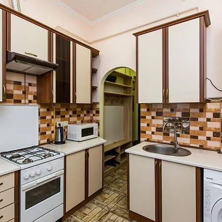 Apartment подобово в центрі на вулиця скорика 25 колишня чайковського біля філармонії Lviv